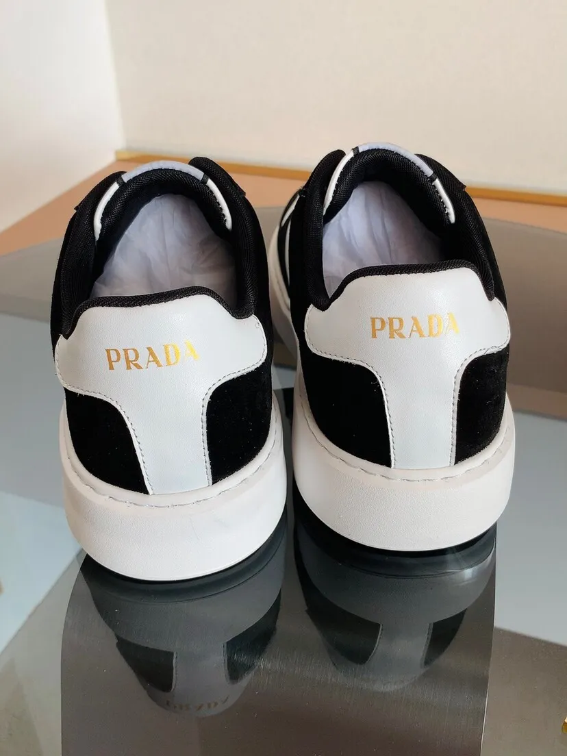 Factory price 420. 【PRADA】Prada’s latest 🎁🎁 fashionable casual men’s shoes 👟, hot style 💥 simple and elegant style, exclusive for trendy men. Exclusive official website latest brand 👑original decoration, fashionable and generous, original cowhide leather ✅ breathable sheepskin lining, official website designated wear-resistant casual outsole, classic model taken in real life 🎬38-44. Can be customized45